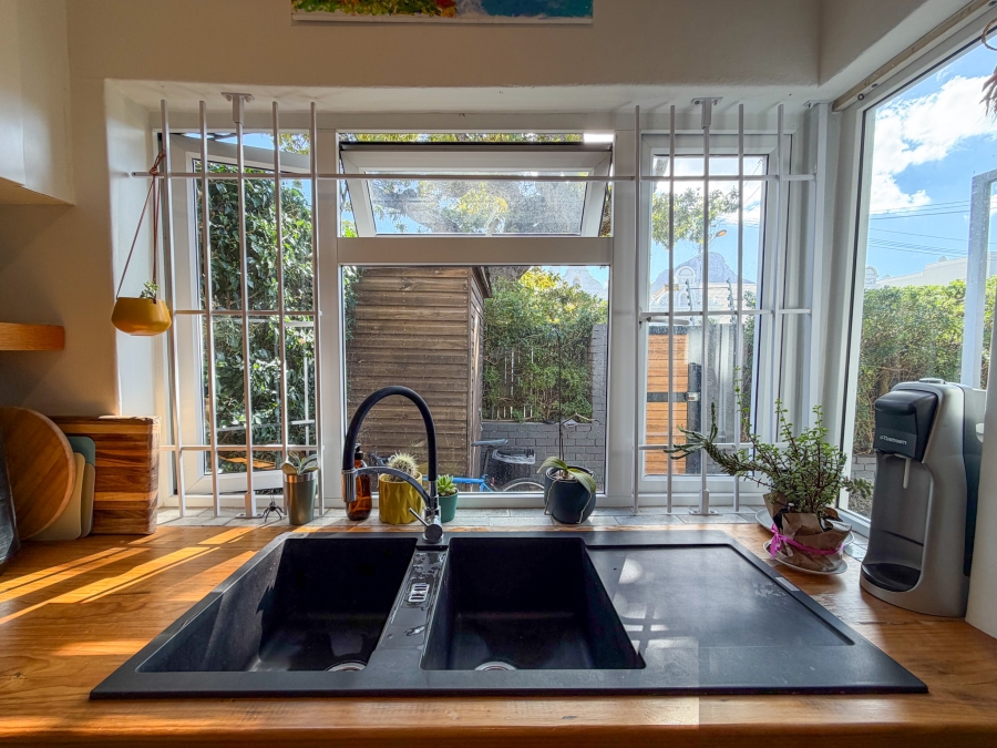 2 Bedroom Property for Sale in Oranjezicht Western Cape